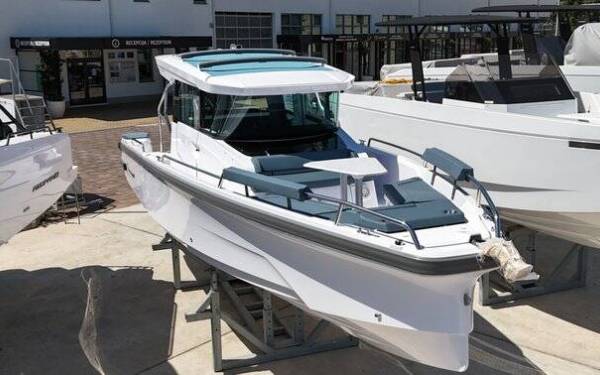 Axopar 29 XC Cross Cabin Ema