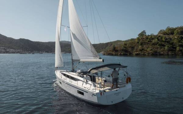 Bavaria C38 Coconut
