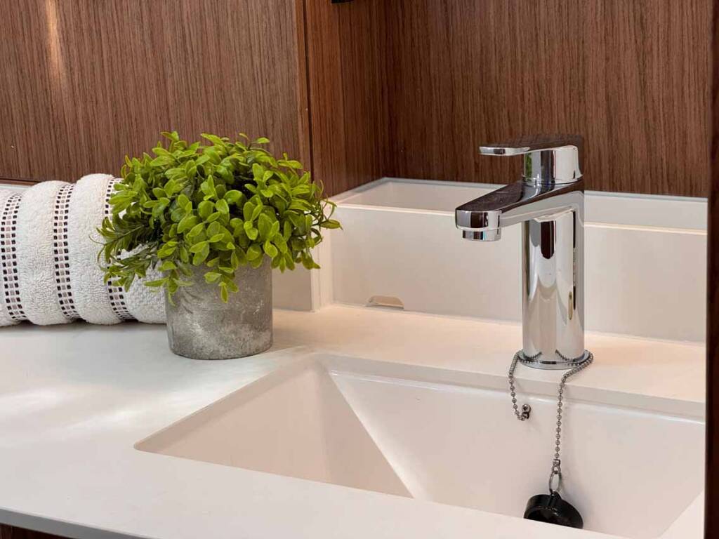 Bavaria C57 Style F-ONE