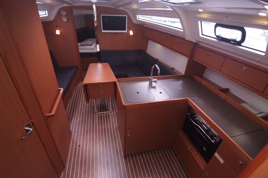 Bavaria Cruiser 37 Jugo