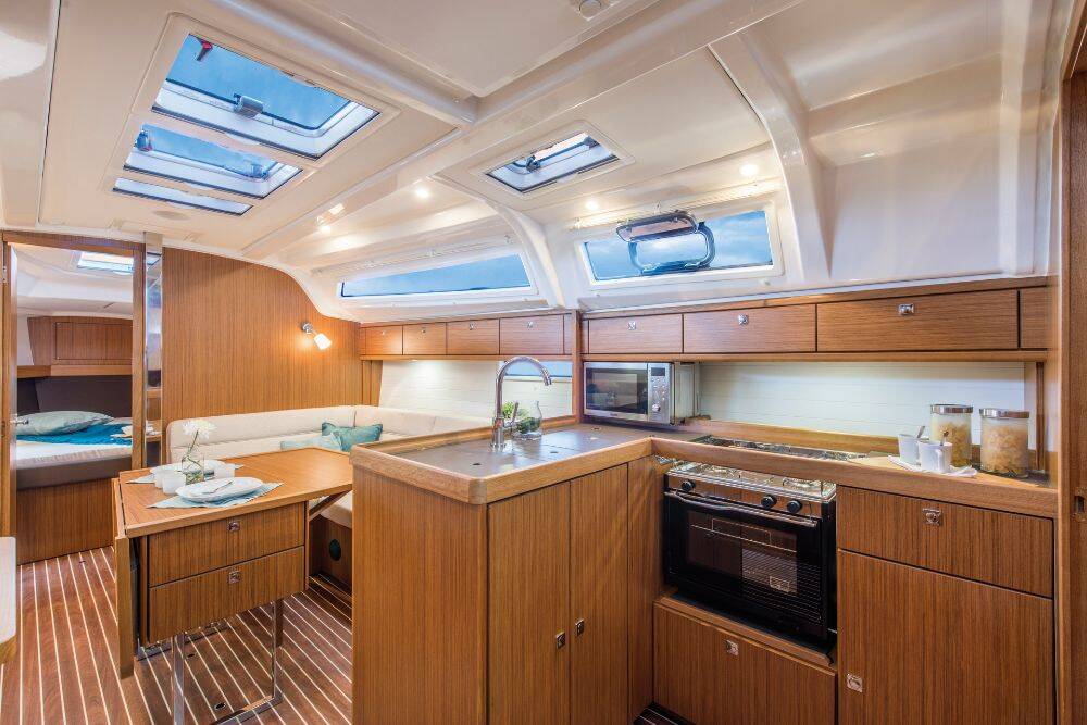 Bavaria Cruiser 37 Maci