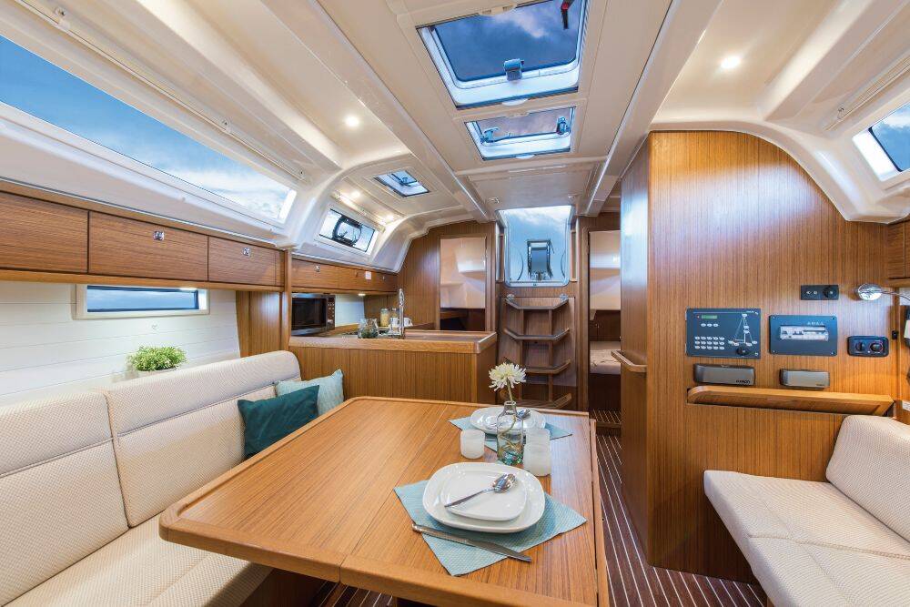 Bavaria Cruiser 37 Maci