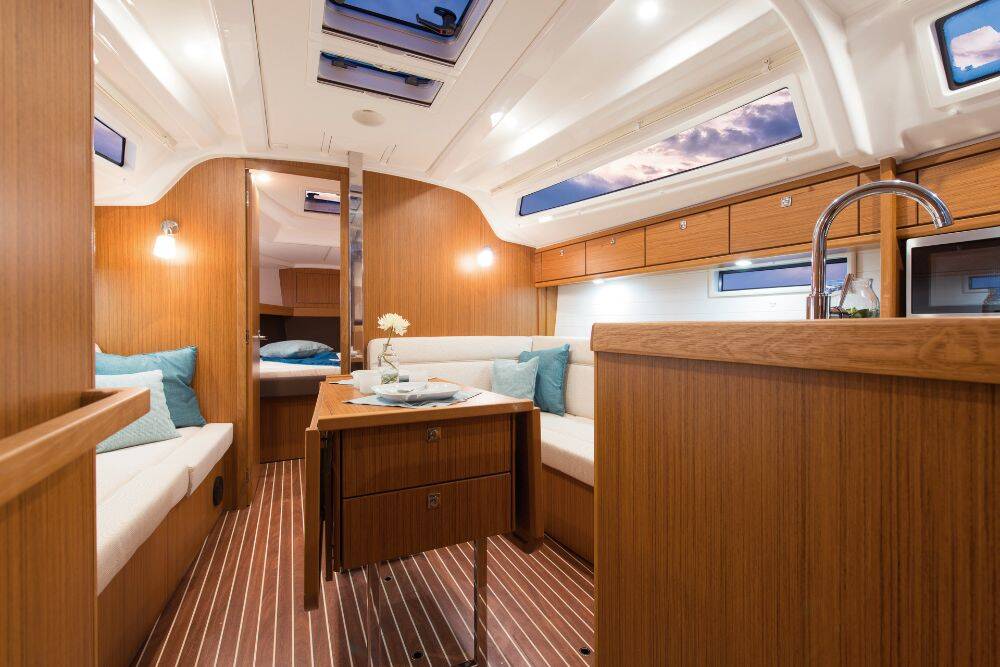 Bavaria Cruiser 37 Maci