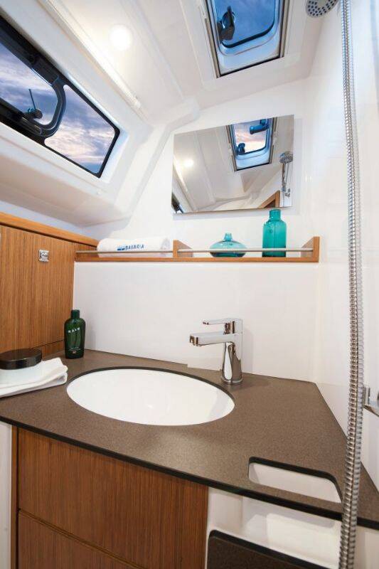 Bavaria Cruiser 37 Maci