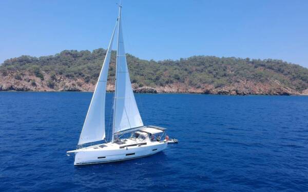 Dufour 390 Joy 5
