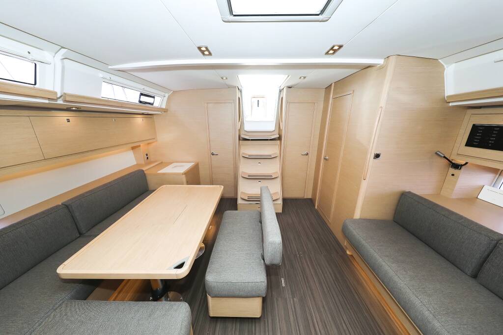 Dufour 470 Amber