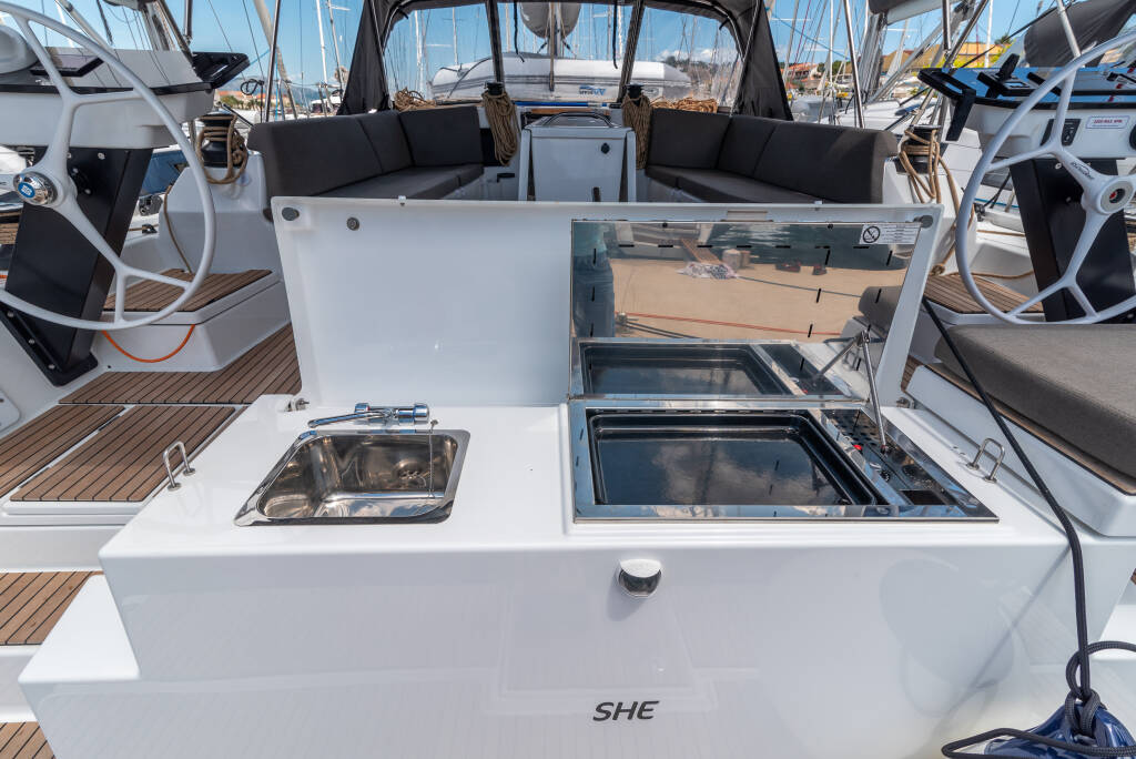 Dufour 470 She