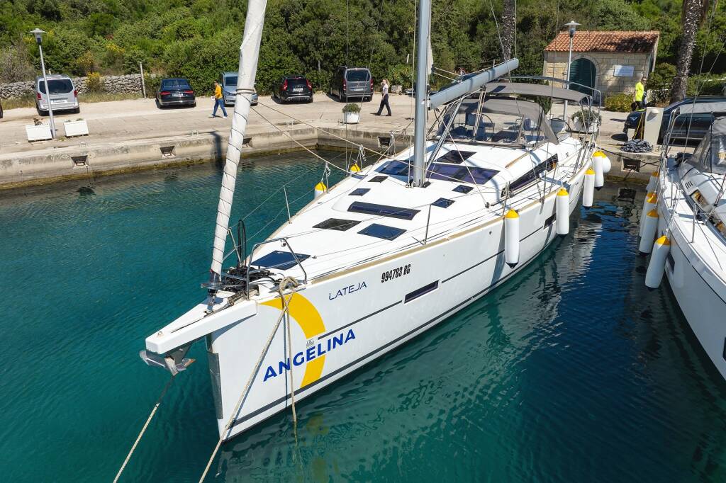 Dufour 520 GL Lateja