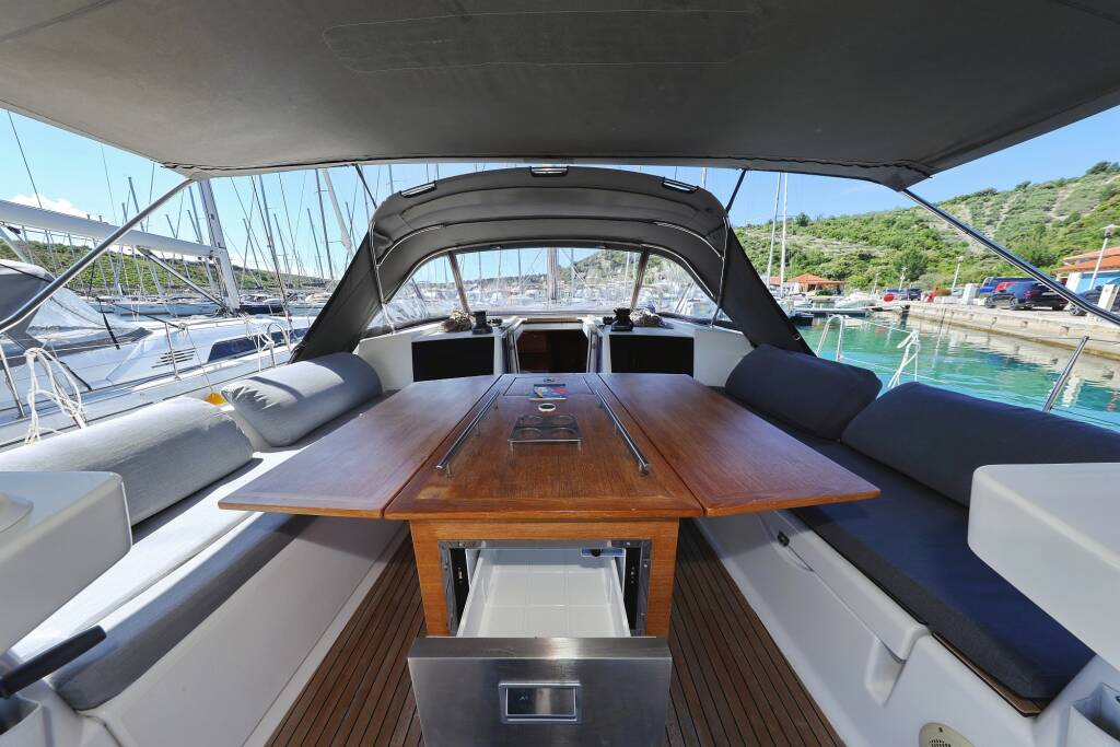 Dufour 520 GL Lateja