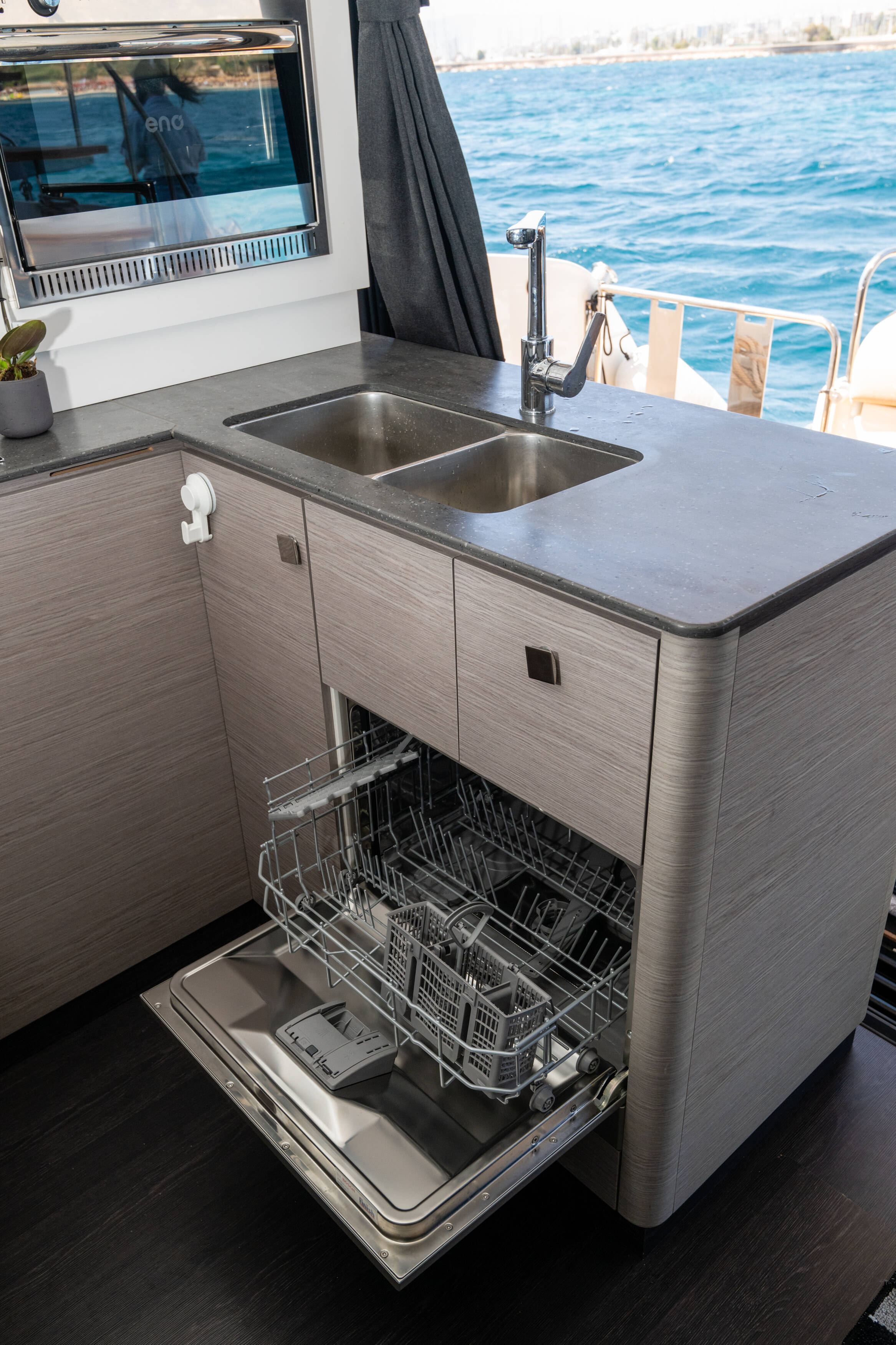 Fountaine Pajot MY6 Emy 6