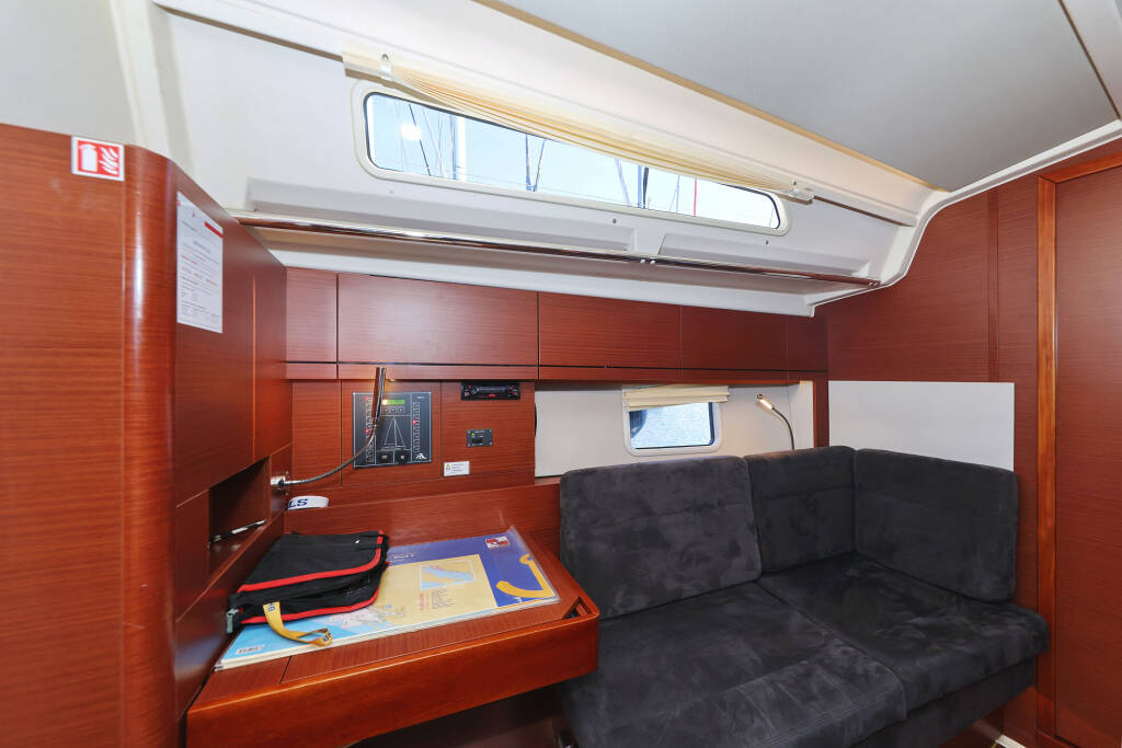 Hanse 388 Whisper
