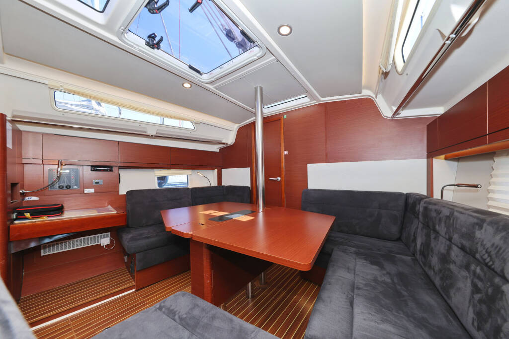 Hanse 388 Whisper