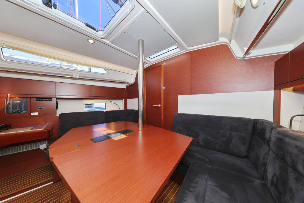 Hanse 388 Whisper