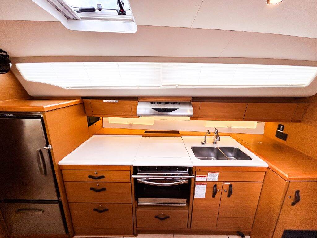 Jeanneau 54 Paradise Found