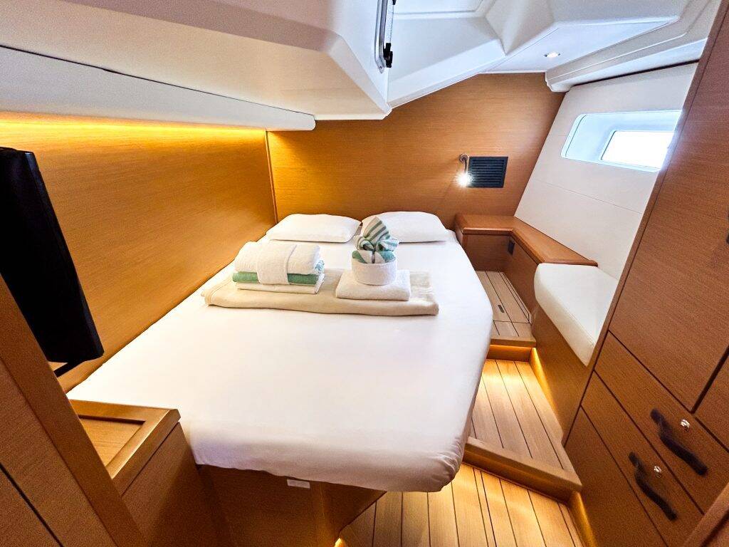 Jeanneau 54 Paradise Found