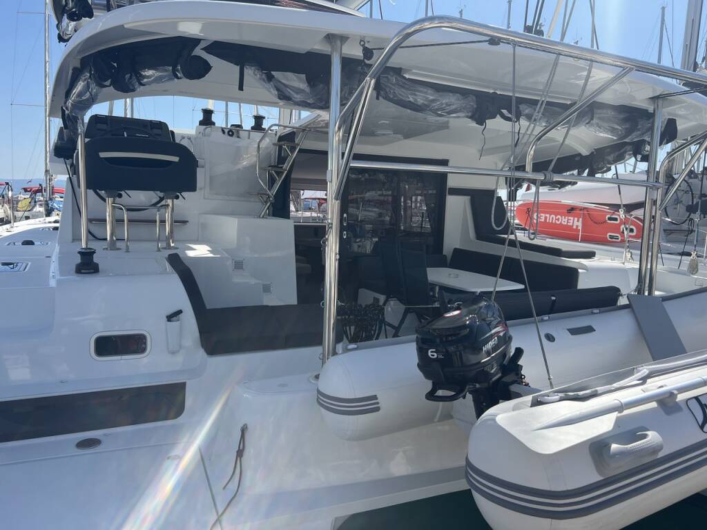 Lagoon 42 Top Light