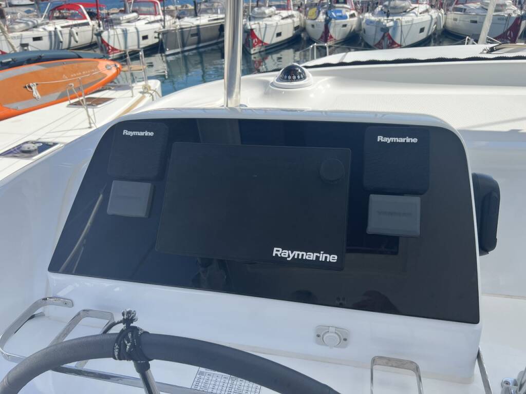 Lagoon 42 Top Light