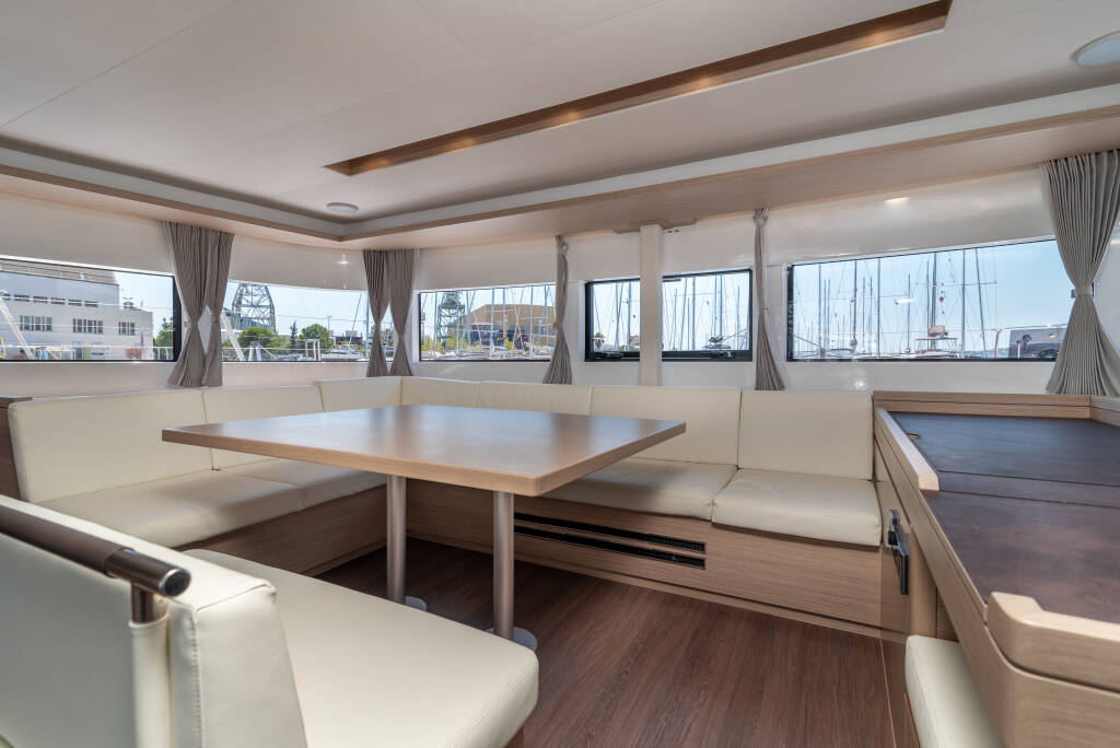 Lagoon 51 Moonshadow