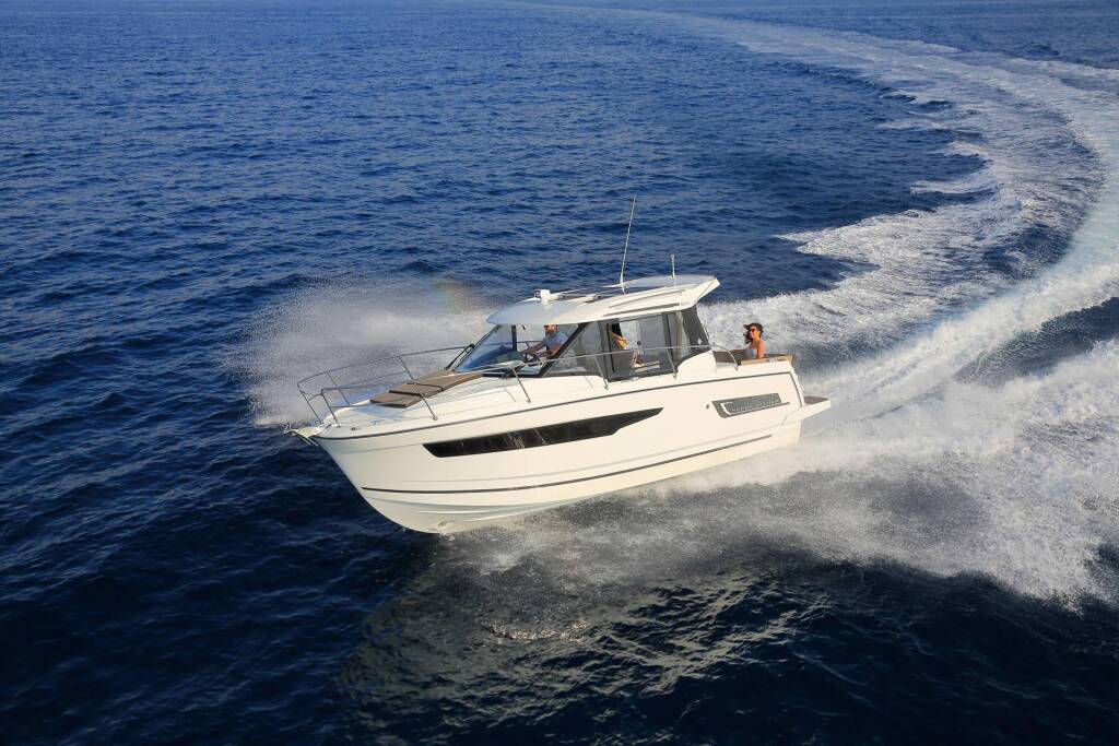 Merry Fisher 895 Offshore Salty Kiss