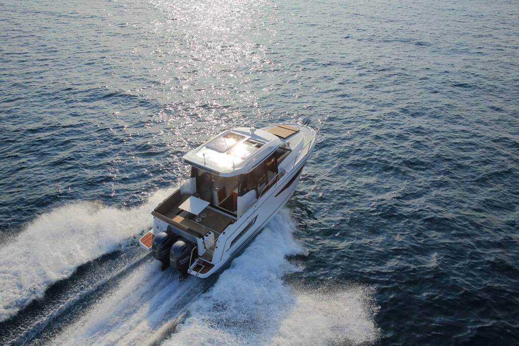 Merry Fisher 895 Offshore Salty Kiss