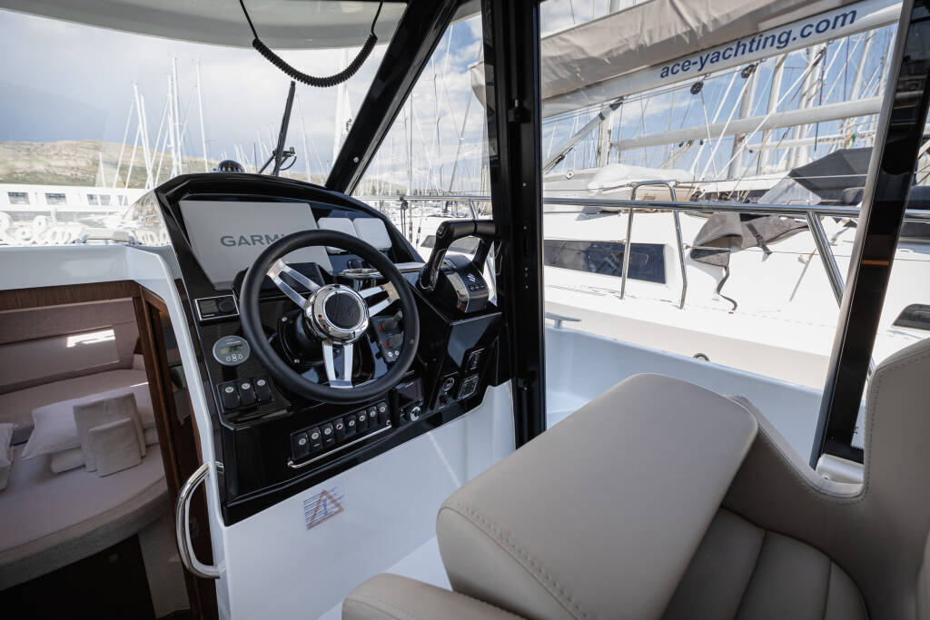 Merry Fisher 895 Offshore Shearwater
