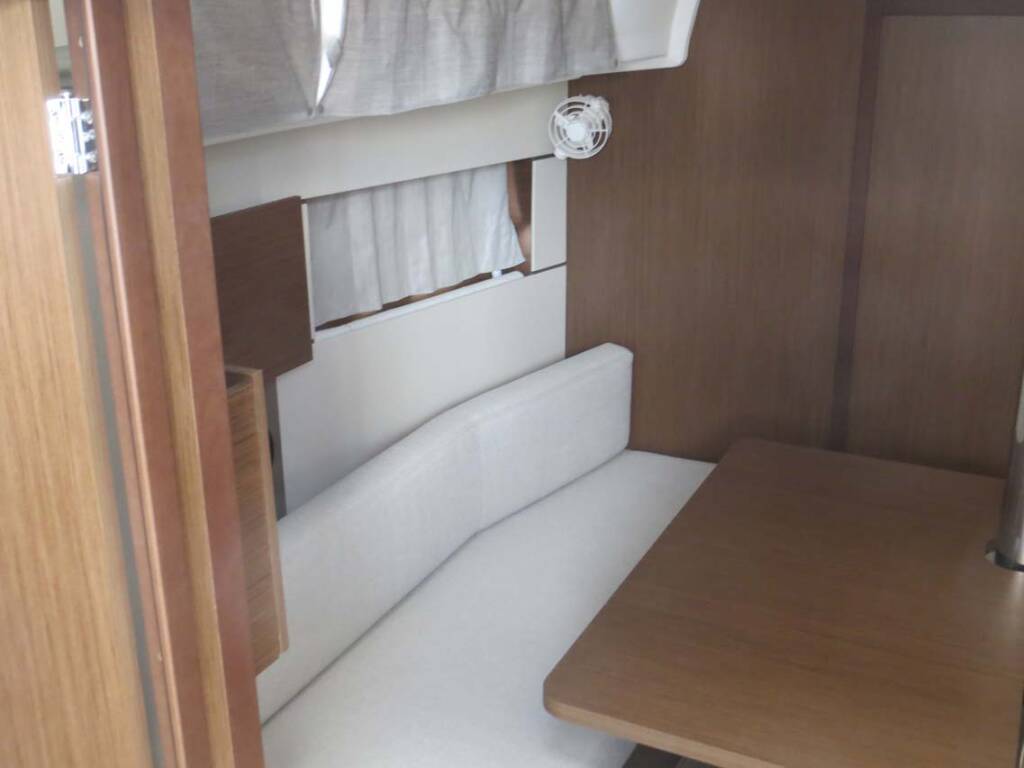 Oceanis 38.1 Eleven
