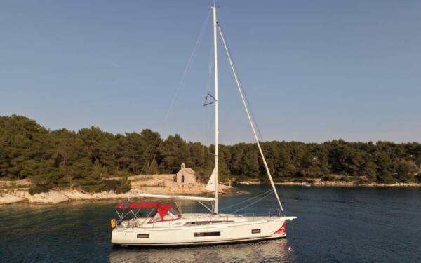 Oceanis 46.1 Bumblebee