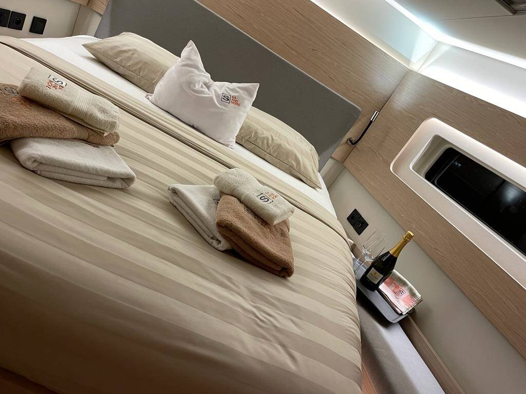 Oceanis Yacht 54 White Bird 