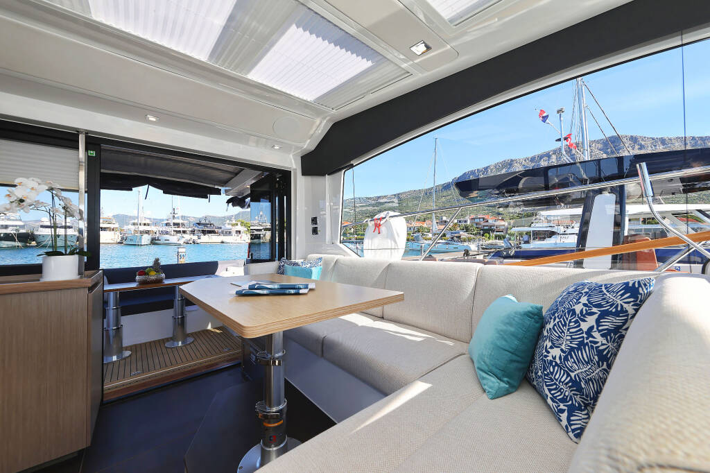 Sealine C390 Tireless