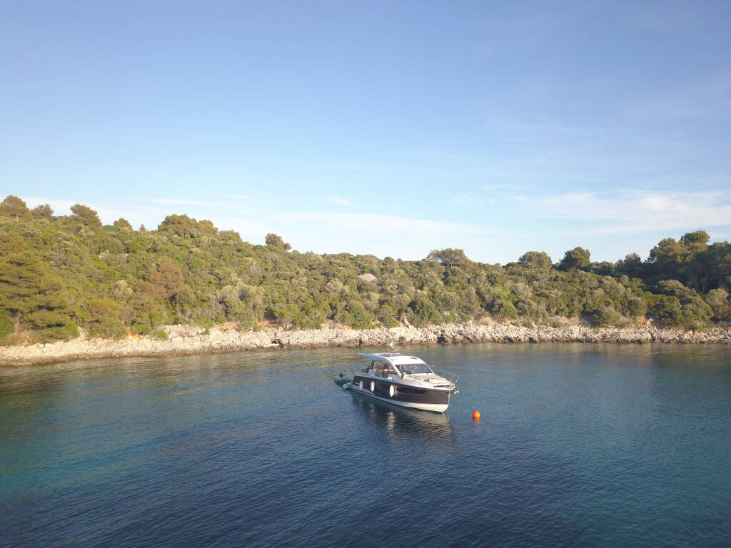 Sealine C390 Ecstasea