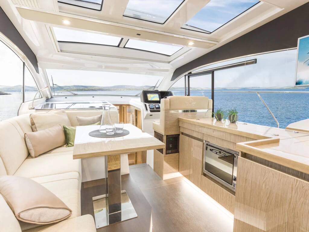 Sealine C390 Ecstasea