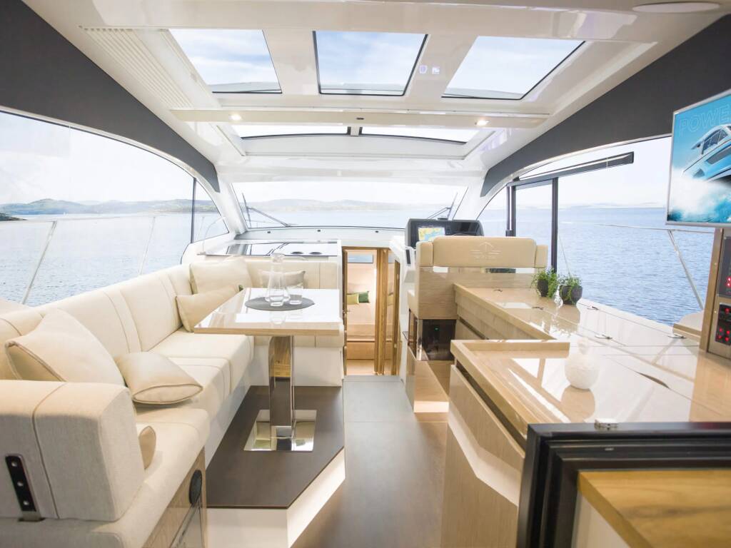 Sealine C390 Ecstasea