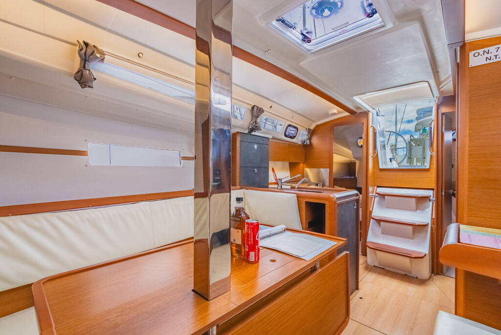 Sun Odyssey 349 Minx