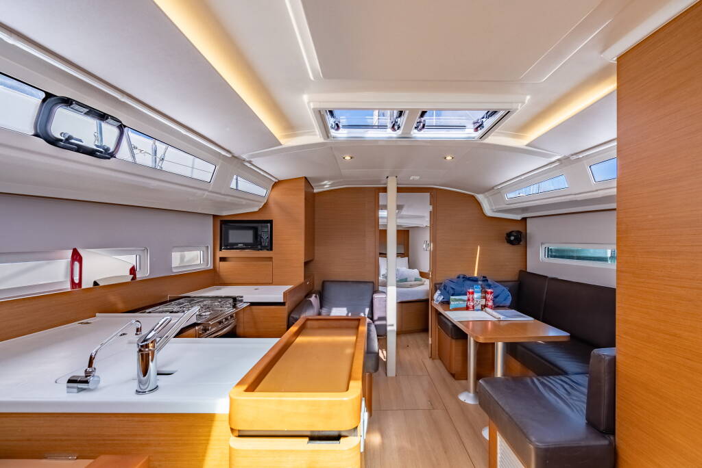 Sun Odyssey 410 Easy Skanking