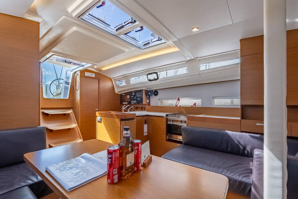 Sun Odyssey 410 Easy Skanking