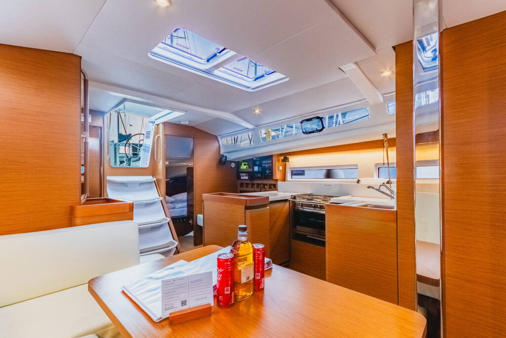 Sun Odyssey 440 Rhythm & Blues