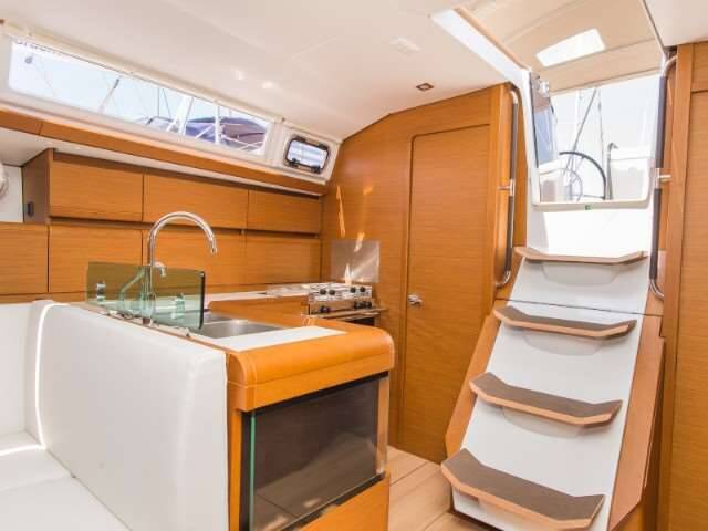 Sun Odyssey 449 Top Smile