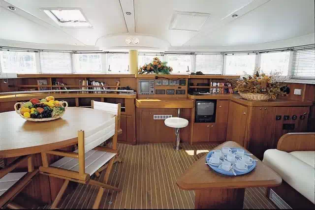 Catamaran Lagoon 570 Interior