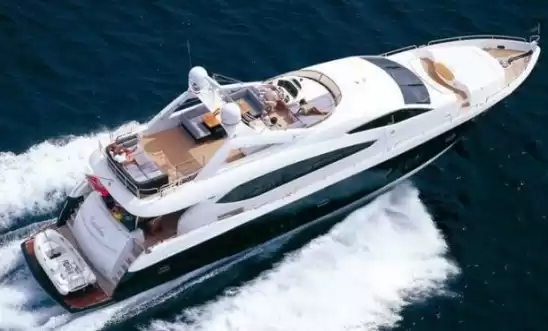 Motor yacht di lusso con equipaggio