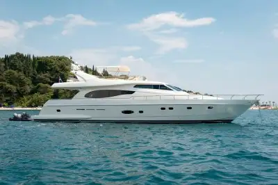 Ferretti 730